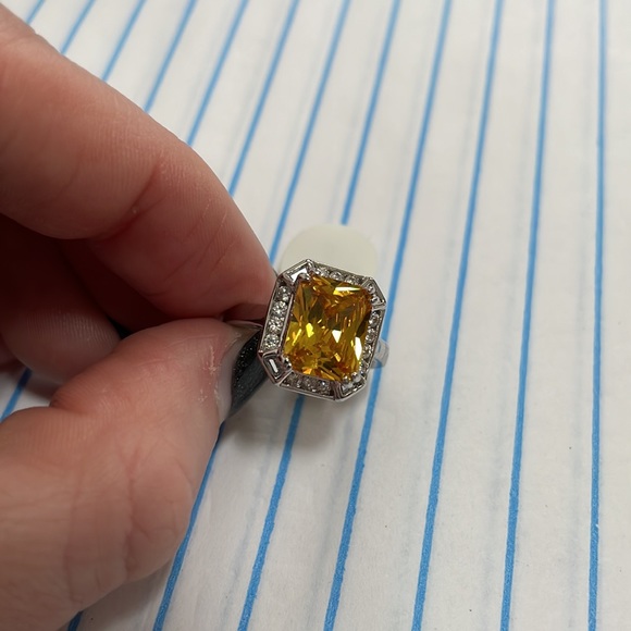 Fragrant Jewels NWOT Size 5 ring. - Picture 4 of 4